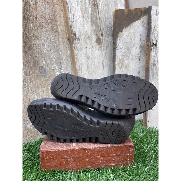 FLY London Ylfa Wedge Peep Toe Black Leather Sandals Women's EU39 - Picture 7 of 8